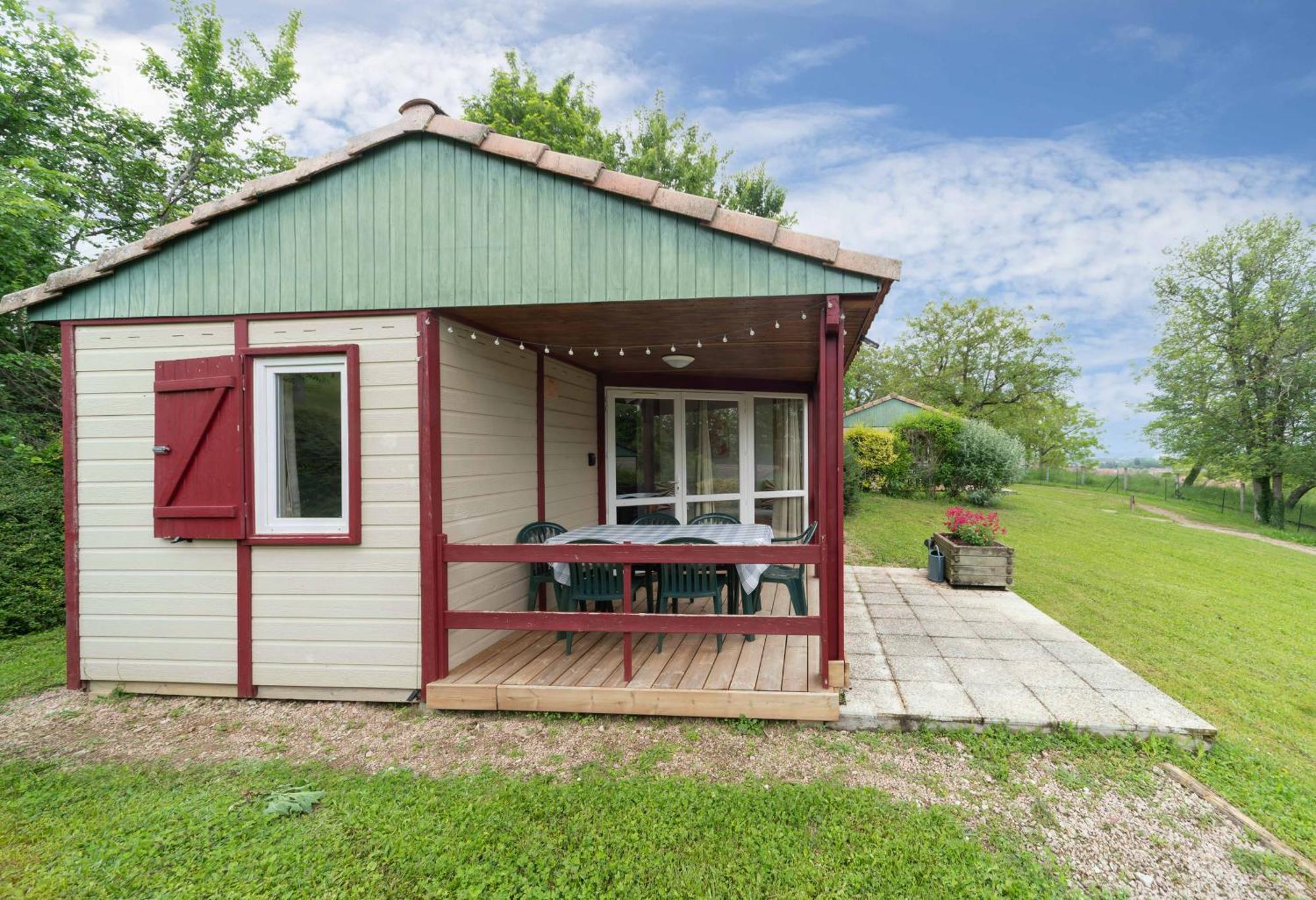 Camping Le Mont Libre - Cottage & Espace Nature - Gannat Exterior photo