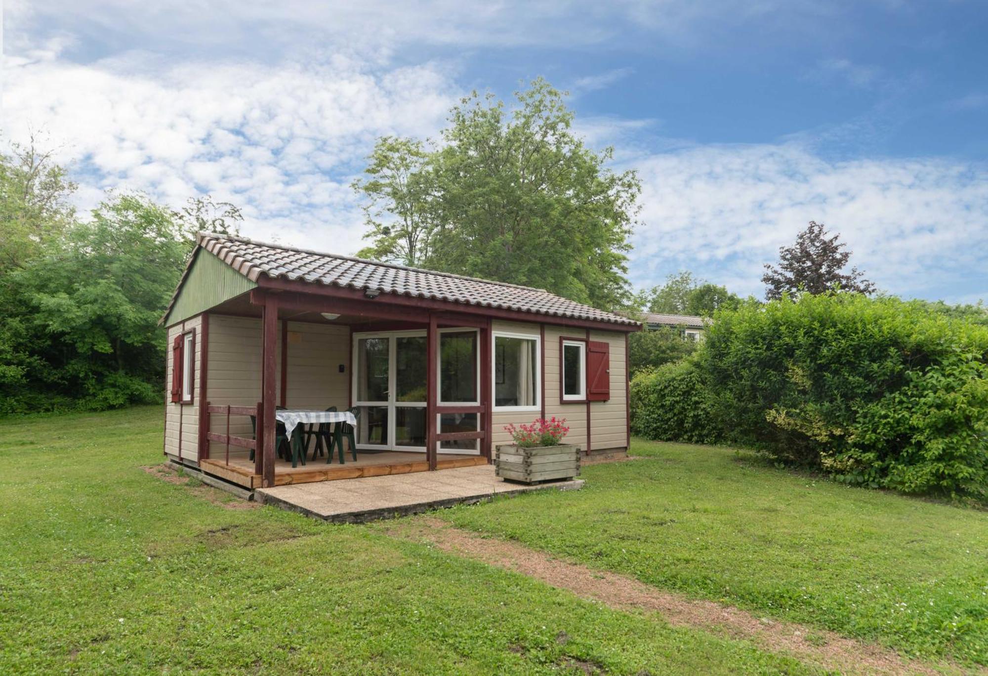 Camping Le Mont Libre - Cottage & Espace Nature - Gannat Exterior photo