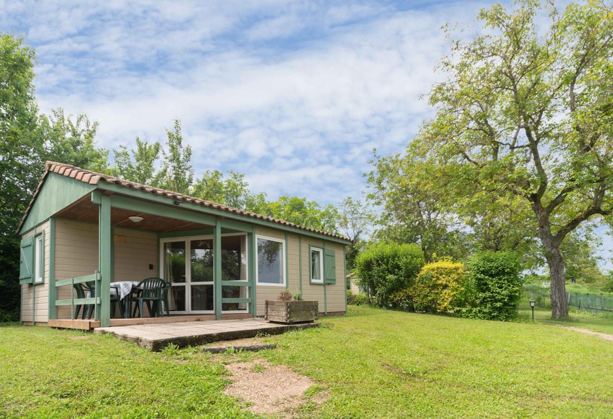 Camping Le Mont Libre - Cottage & Espace Nature - Gannat Exterior photo