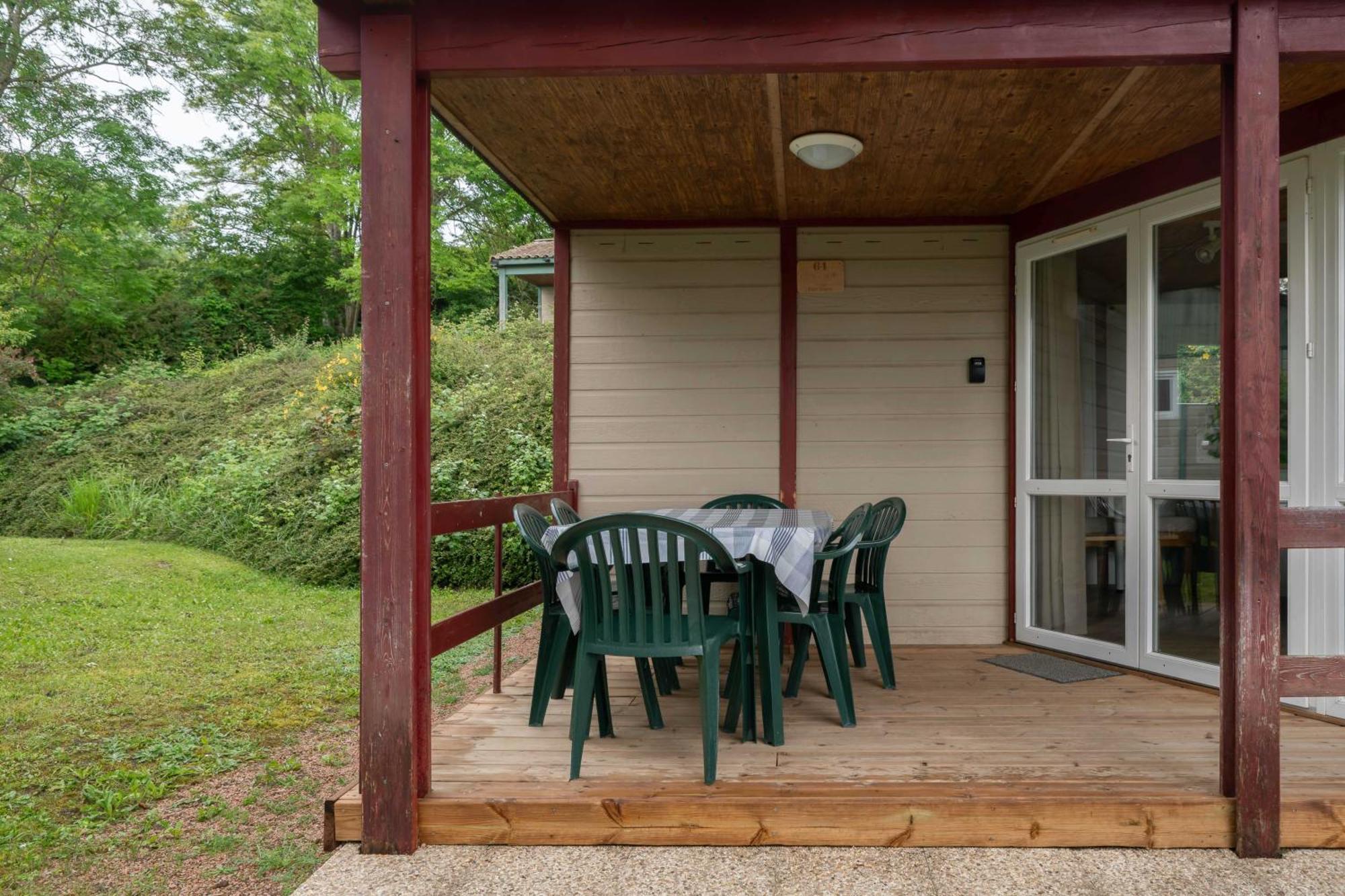 Camping Le Mont Libre - Cottage & Espace Nature - Gannat Exterior photo