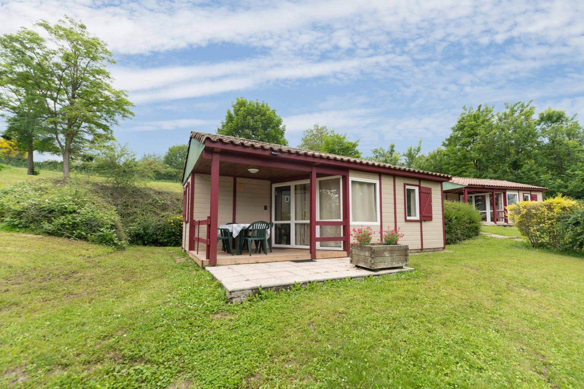 Camping Le Mont Libre - Cottage & Espace Nature - Gannat Exterior photo